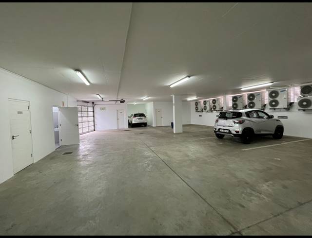 840M² BUILDING TO LET IN LAGOON BEACH